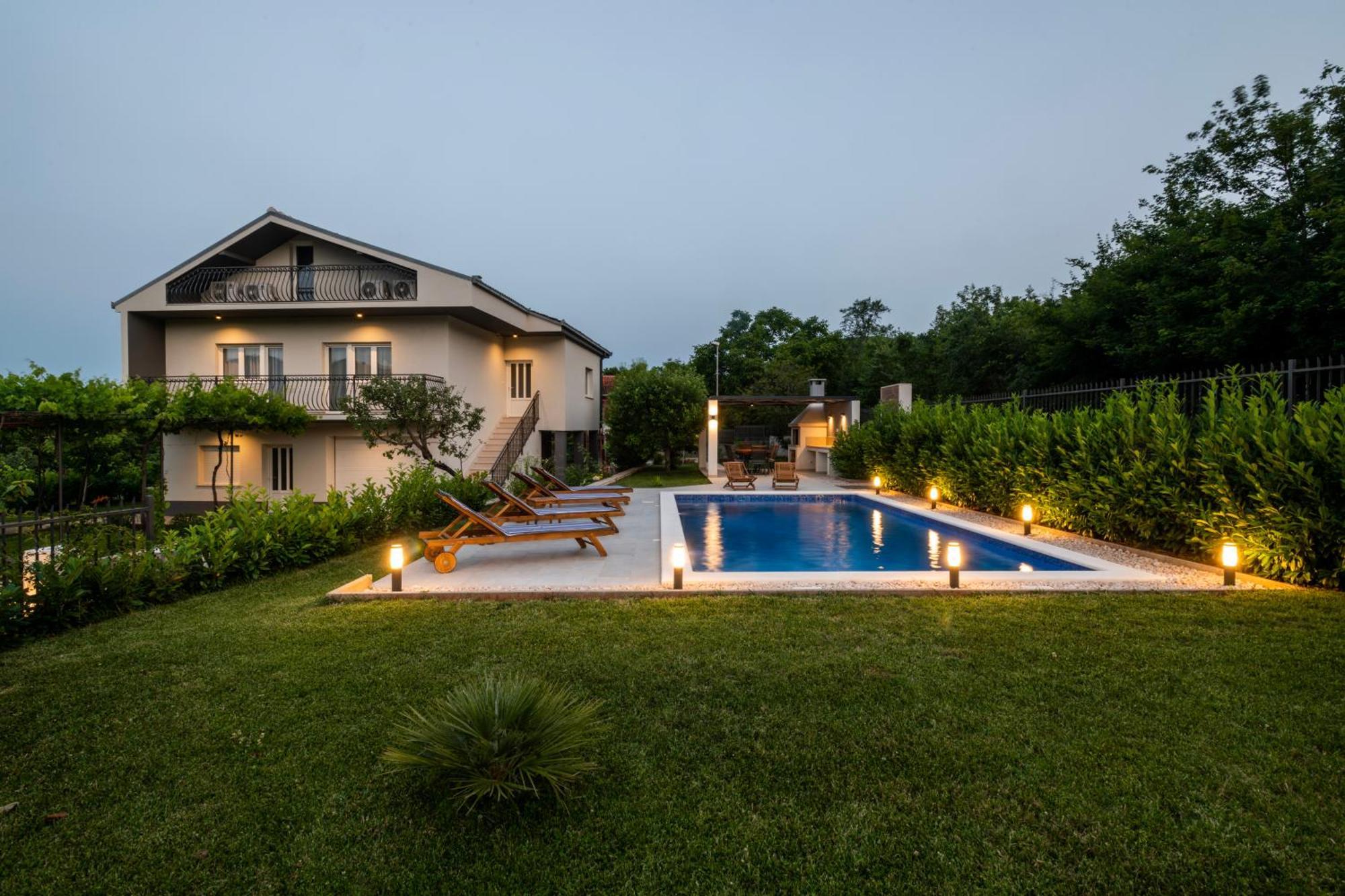 Dicmo Villa Latica מראה חיצוני תמונה